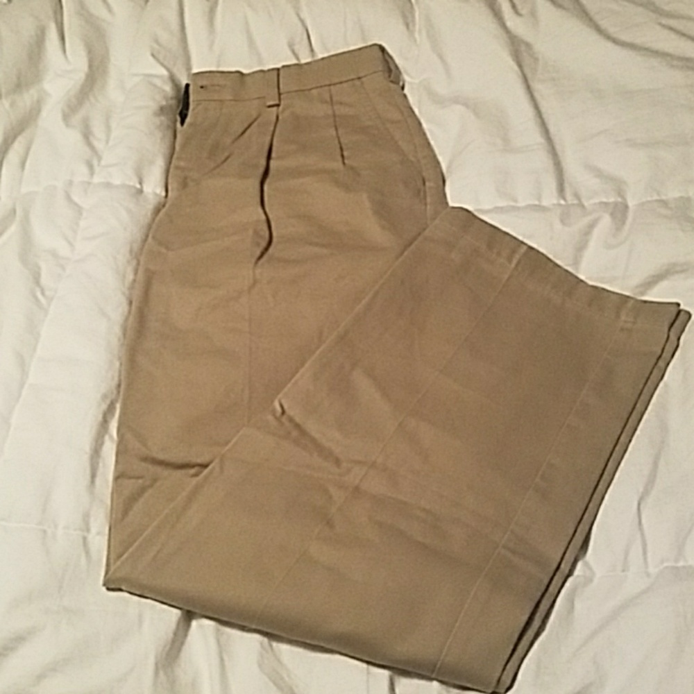 Pleated khakis